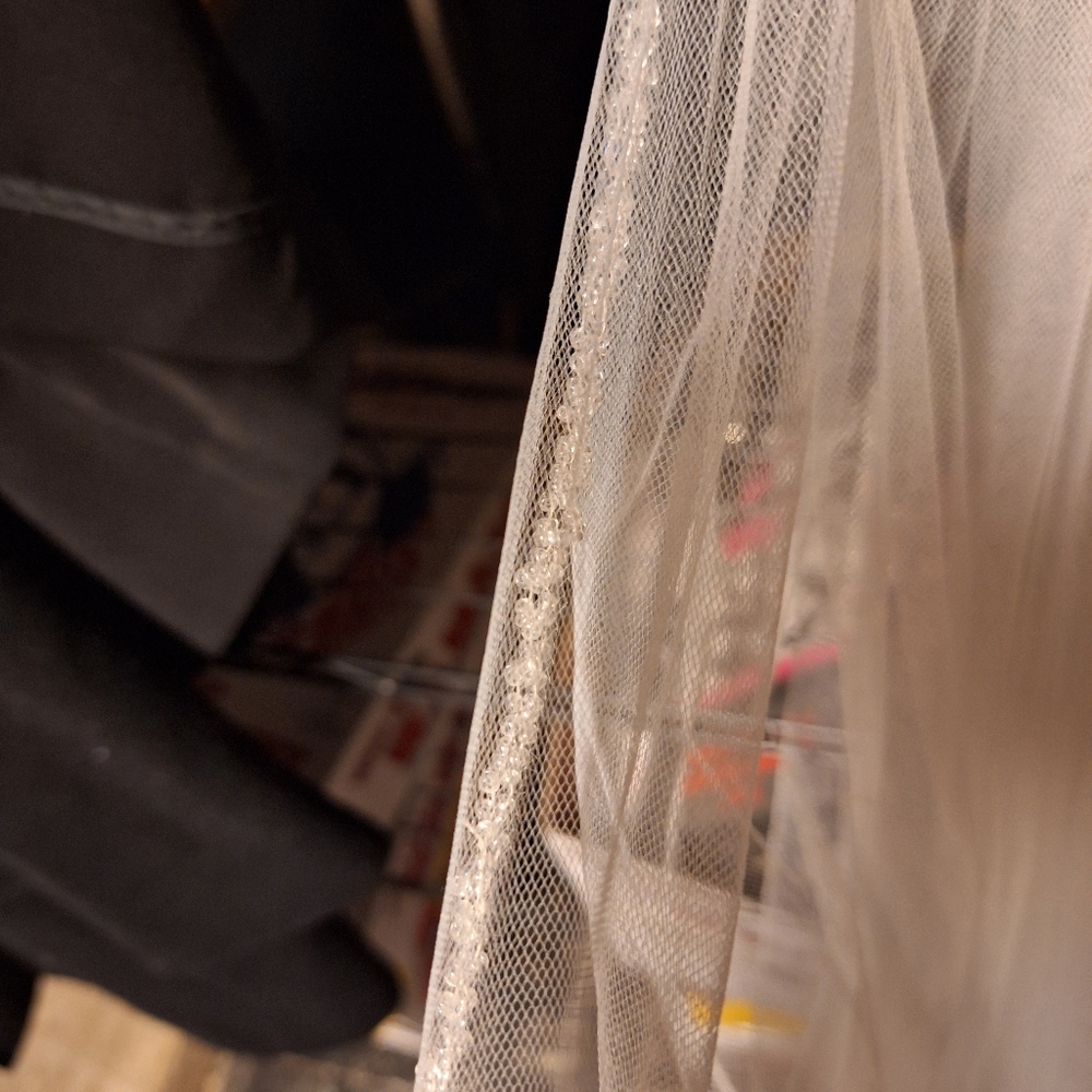 Wedding Veil - Picture 2 of 6